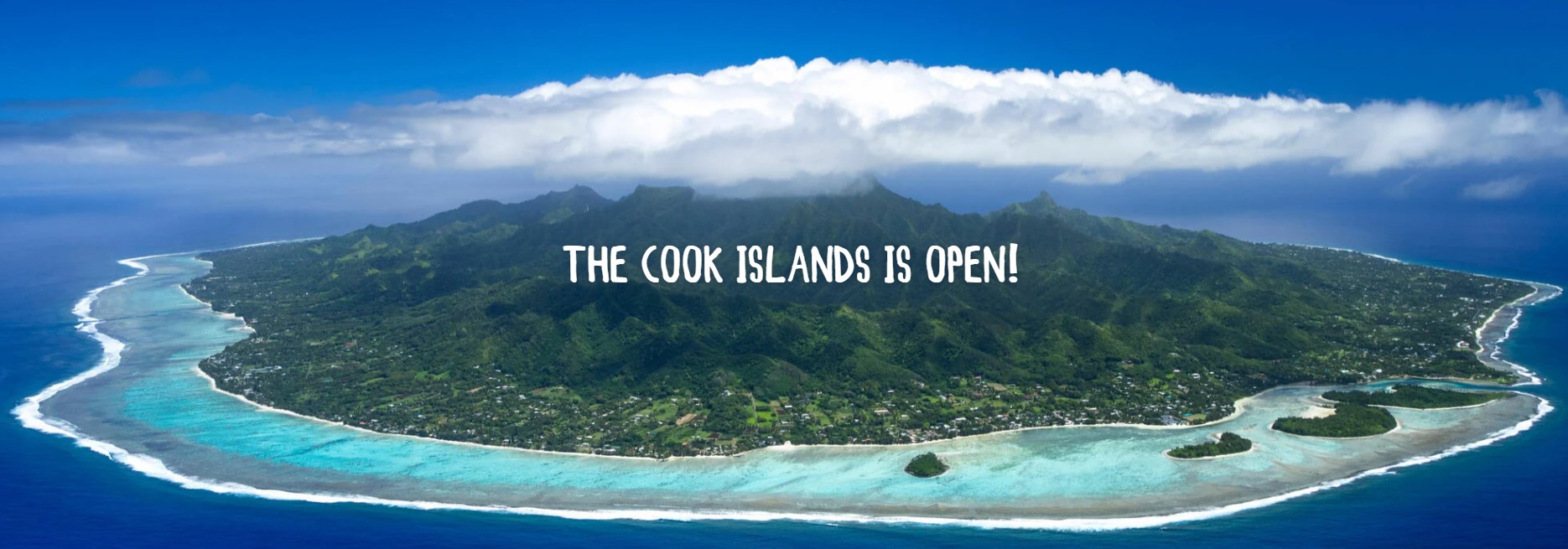 Foto: Cook Islands schmale Insel in blauem Meer und weiße Wolken